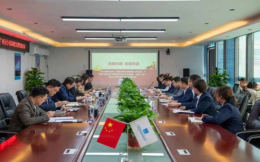 中信恒泰黨支部與廣西壯族自治區(qū)人民醫(yī)院機(jī)關(guān)后勤第六黨支部、中建一局總承包公司廣西分公司總部黨支部舉行黨建共建活動